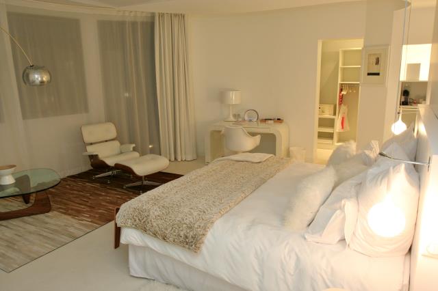 La suite de 90 m² occupe la face sud de l'hôtel.