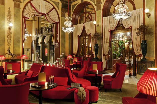 Auréolé de 5 étoiles, le Royal Barrière de Deauville est l'un des fleurons du groupe Lucien Barrière Hôtels et Casinos, qui  fête ses 100 ans cette année.
