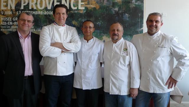 Juhanna Mondon (1er prix cuisine) avec (de gauche à droite) : Dominique Bindler (directeur du CFA), Christophe Bacquié (MOF? chef ** à l'Hôtel du Castellet), René Bergès (UMIH 13), Dominique Frérard (Les Trois Forts, Sofitel Vieux Port)