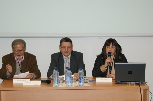 Guy Pressenda (au centre) entourée par Tony de Rus Manenc (restaurateurs) et Bernard Bosc (président de la branche cafésar