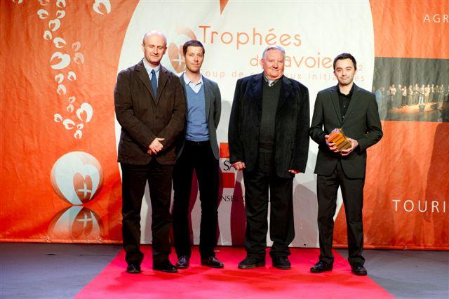 Les Trophées de Savoie 2012 ont récompensé dans la catégorie Tourisme la société Snowresa, en présence de Claude Daumas (au centre à droite), président de la Fagiht.