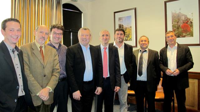 De gauche à droite Bruno Parant, président de l'Umih 47, Jean-Pierre Héland, président de l'Umih 33, Bruno Dottax, co-président de l'Umih Pays Basque, Roland Héguy, président confédéral de l'Umih, Jean-Jacques Ernandoréna, président de l'Umihra, Jean-Yves