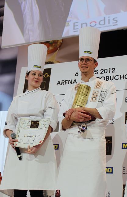 Thibaut Ruggeri, ici en compagnie de son assistante Julie Lhumeau, représentera la France au Bocuse d'or Europe.