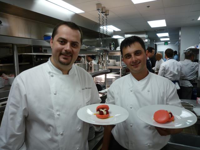 Jean-Marie Auboine, chef pâtissier du Fontainebleau (gauche) avec son assistant chef pâtissier Sylvain Bortolini