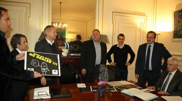 Le préfet du Rhône Jean-François Carenco recevait , en présence du préfet de police Jean-Pierre Cazenave-Lacrouts et de Patrick Poquet, directeur de la sécurité et de la protection civile, Laurent Duc (au centre) et Pierre Chambon, mais aussi les vice-pré