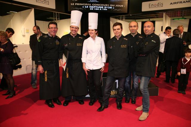 Christophe Le Digol et sa jeune commis avec les présidents du jury