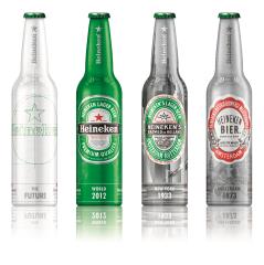 Les 4 bouteilles reprenant 4 épisodes clé de l'histoire d'Heineken...
