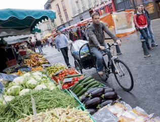 Le chef étoilé de Lecoq-Gadby fait son marché en triporteur