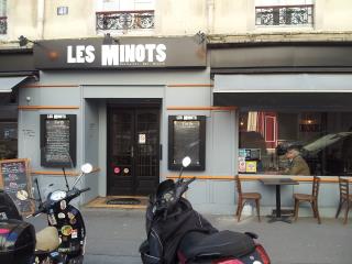 La façade du restaurant rue Servan