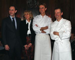 David (à gauche) et Romain Chapel, en compagnie de Suzanne Chapel et Philippe Jousse.