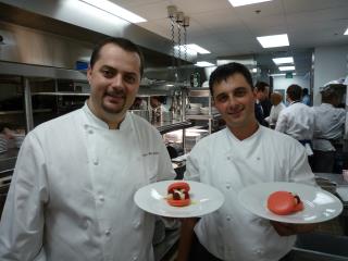 Jean-Marie Auboine, chef pâtissier du Fontainebleau (gauche) avec son assistant chef pâtissier...