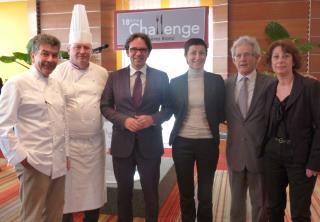 Régis Marcon, parrain du concours, Bernard Leprince, chef des chefs du groupe des Frères Blanc, le...