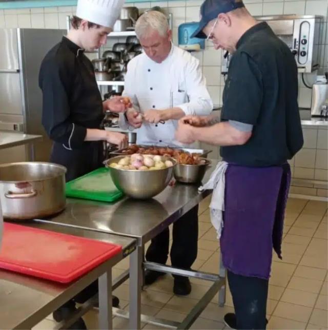 "Les Cuisines Solidaires, La Relève". Jonathan Leroy