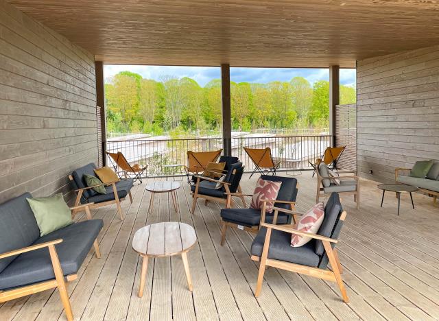 L'hôtel est situé dans un espace privilégié, à proximité du domaine national du château de Versailles. 