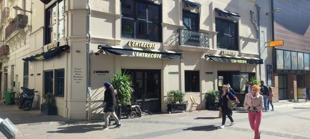 L’Entrecôte a déployé ses restaurants dans cinq villes. Tous les restaurants sont détenus par la famille Gineste de Saurs depuis 1962.