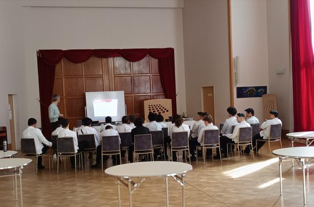 Olivier Héraud auprès bac pro cuisine du Lycée Jean Drouant 