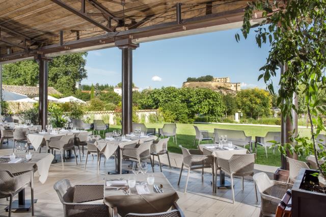La salle de restaurant La Ferme Chapouton, bistrot des Maisons du Clair de la Plume