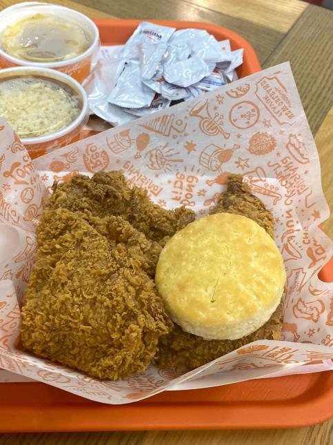 Les enseignes spécialisées dans le poulet frit se multiplient, à l’image des restaurants Popeyes. 