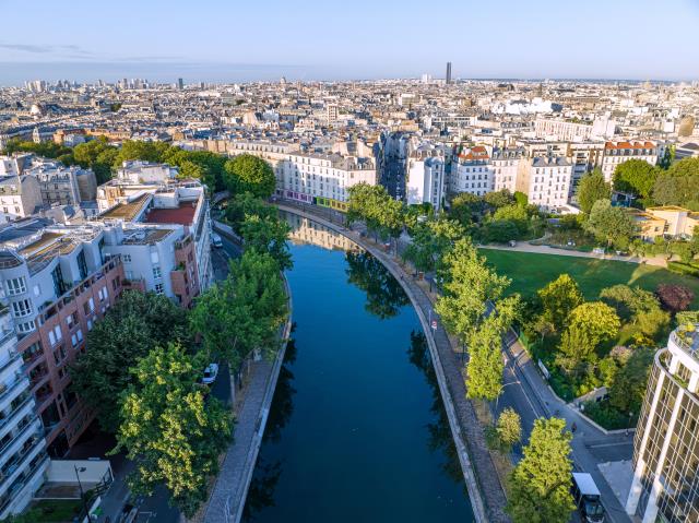 Le quartier du Canal Saint-Martin, à Paris