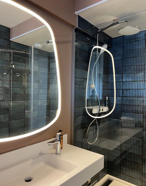 Une salle de bains rénovée à l'Oceania Saint-Malo.