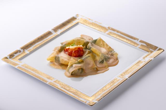 La Lasagne de Homard, l'un des nouveaux plats signature des Ambassadeurs by Christophe Cussac