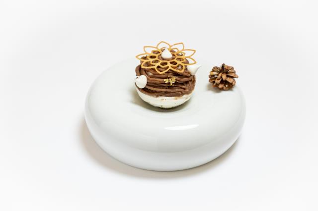 La recette de Xinyu Pan, intitulée "l’Edelweiss du Mont Blanc", remporte la première place du podium du Faisselle Creativ’ Challenge 2024.