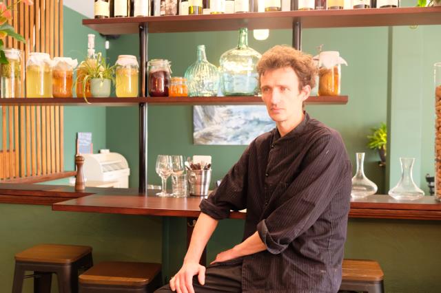 le chef d'ERROA Mathieu Moity, 43 ans, est revenu s'installer dans le Pays Basque, à Saint-Jean-de-Luz