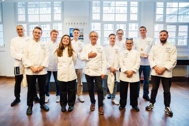 Olivier Roellinger et les finalistes du concours en catégorie "professionnels" à Ferrandi Paris.