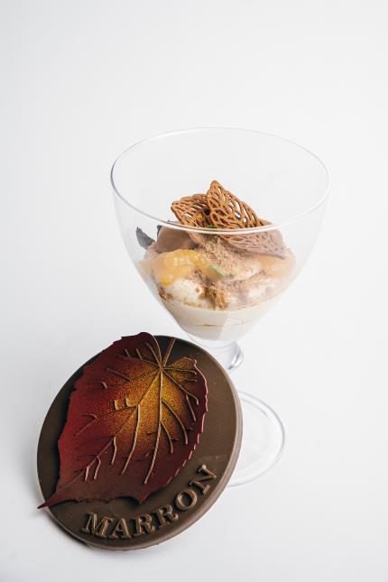 Le dessert à la coupe de José Carlos Fariña Pousa, Marrón.