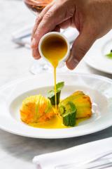 Fleurs de courgettes farcies : Une recette de Mathias Dandine