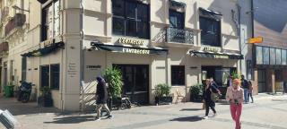 L’Entrecôte a déployé ses restaurants dans cinq villes, tous les restaurants sont détenus par la...