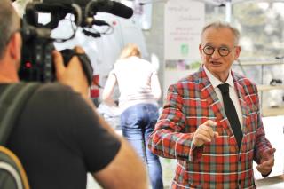 Jean-Luc Petitrenaud en tournage à Uzès (Gard) pour "Les escapades gourmandes de Petitrenaud" le 9...