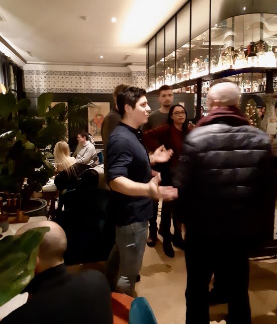 12 décembre 2019, 20 heures : le bar à rhum de l'hôtel Monte Cristo affiche complet.