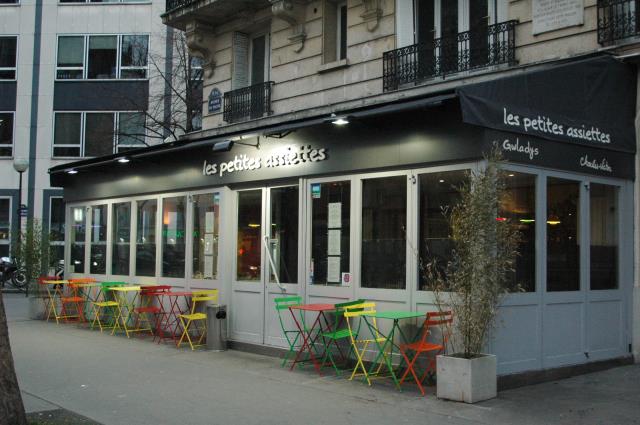 Les Petites Assiettes, avenue du Maine, dans le XIVème arrondissement de Paris.