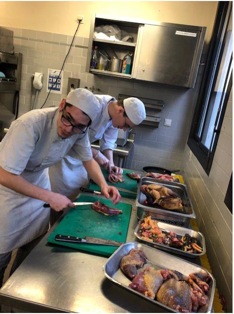 La brigade de cuisine du lycée Camlille Claudel aux fourneaux