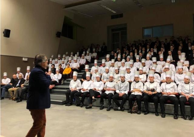 Les BTS du lycée Maurice Marland devant un magisytral Olivier Roellinger
