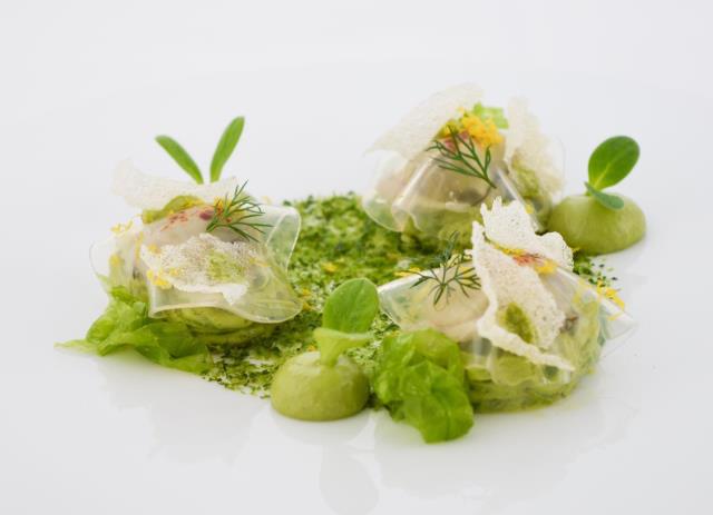 Recette Yoann Amado : L'huître au naturel, concombres iodés, anguilles fumées, citron et laitue de mer