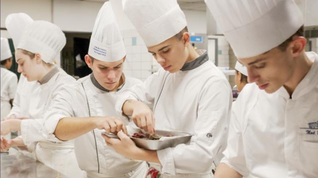 La brigade des cuisiniers du lycée Paul Augier de Nice