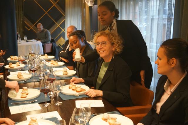 Muriel Penicaud a tester le savoir faire des apprenti(e)s cuisine et salle du CFA Médéric