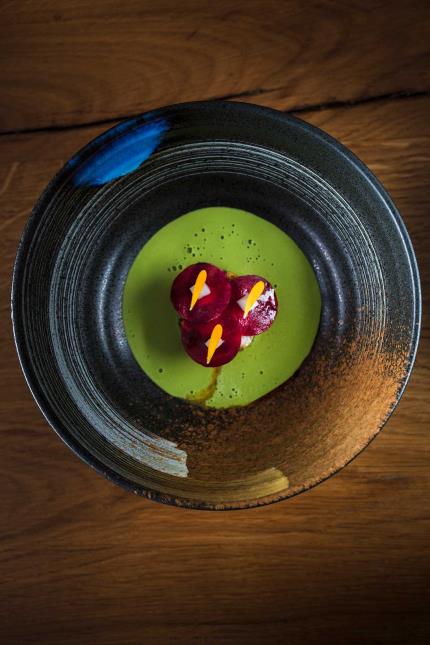 Moule/Maquereau Hareng/Noix de coco, condiment mojito estragon, Jus vert : une recette emblématique du Chef Mazzia