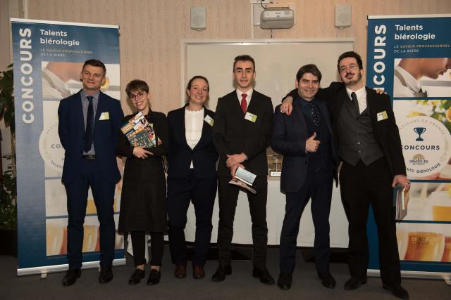 Dominitille Le Coustumier (avec lunettes), Mattieu Hartz (au centre) et Quentin Lucas Hebrard (à droite) sur la photo.