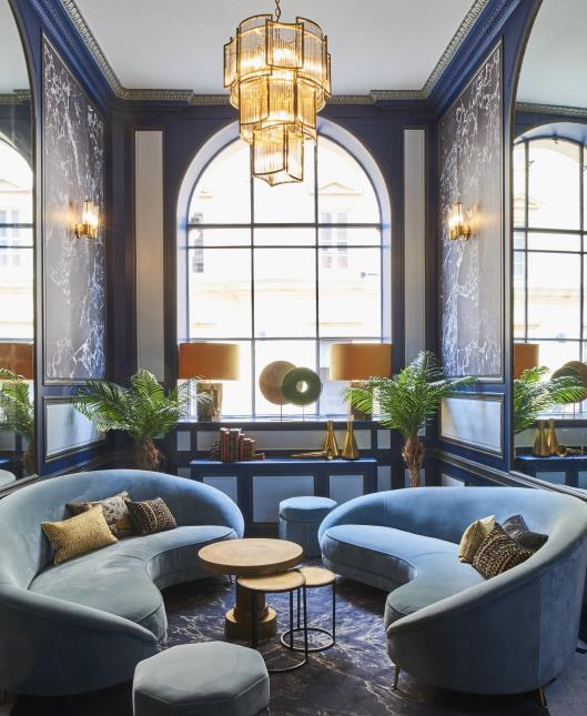 L'ancienne salle des correspondances, donnant sur le lobby, a été transformée en salon cosy.