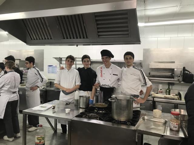 des ateliers de pratique.