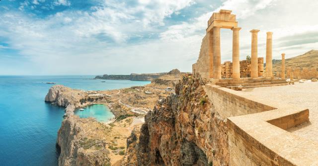 Si s'installer en Grèce fait rêver, s'intégrer à la vie locale et décrocher un emploi n'est pas chose aisée.