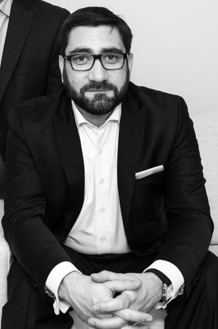 « Ce n'est pas la cravate qui fait le service », explique Arnaud Valary,  directeur des exploitations du groupe hôtelier Charm & More.