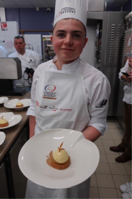 Catégorie 'Junior' : Zachary Lebel - CFA Médéric de Paris (75) avec son dessert 'Ma Normandie'