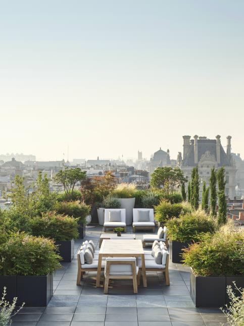 Le toit-terrasse d'une suite du Meurice, avec vue à 360 ° sur Tout-Paris