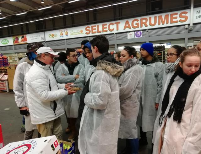 Elèves et professeurs du lycée Jean Moulin au MIN de Rungis