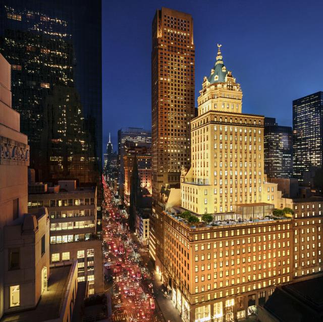 A New York, le groupe Aman a investi l'emblématique Crown Building, dont le toit s'inspire de celui des châteaux de la Loire…