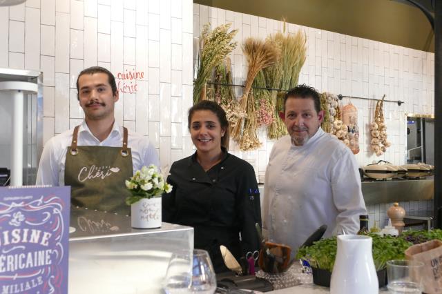 Chéri-Chéri, nouveau à Toulouse dans le Théâtre de la Cité. La nouvelle adresse d'Olivier Bouscatel et de Louis Ferrer. Au centre la Cheffe italienne Egleh Menossi.